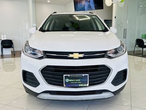 Used 2019 Chevrolet Trax LT w/ LT Convenience Package image 2