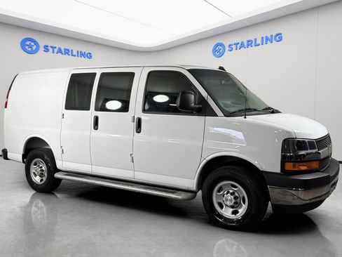 Used 2025 Chevrolet Express 2500 w/ Driver Convenience Package RWD image 13