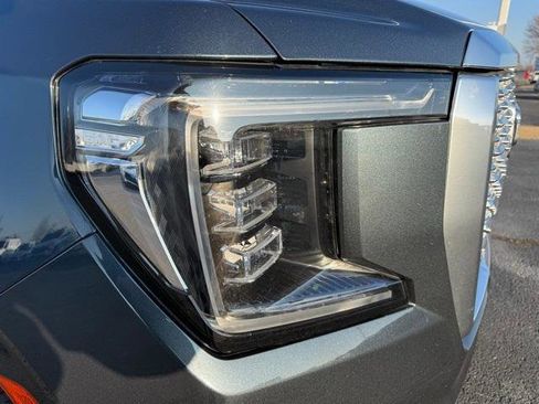Used 2021 GMC Yukon Denali w/ Denali Premium Package image 19