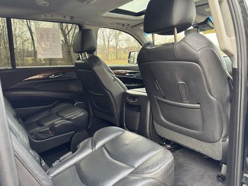 Used 2018 Cadillac Escalade ESV Luxury image 11