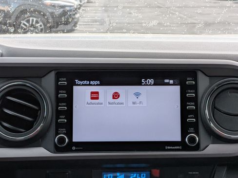 Certified 2022 Toyota Tacoma TRD Off-Road w/ Technology Package AWD/4WD image 30
