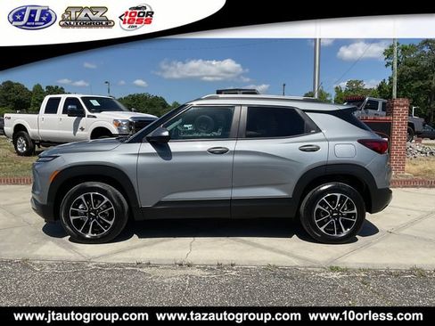 Used 2025 Chevrolet TrailBlazer LT AWD/4WD image 4