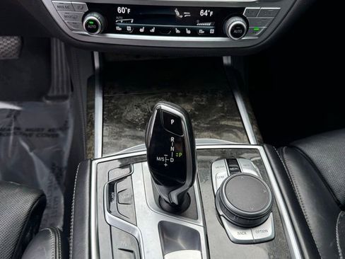 Used 2022 BMW 740i xDrive AWD/4WD image 25