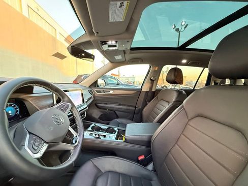 Certified 2025 Volkswagen Atlas SEL image 5