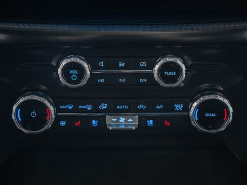 Certified 2022 Ford F150 Platinum w/ FX4 Off-Road Package image 28