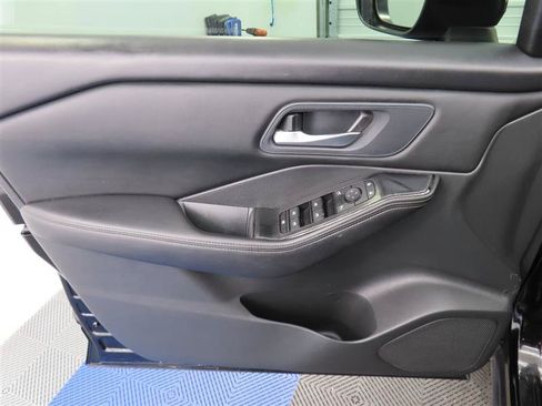 Used 2024 Nissan Rogue SV FWD image 15