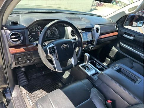Used 2017 Toyota Tundra Limited w/ Limited Premium Package AWD/4WD image 25
