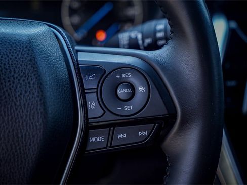 Used 2024 Toyota Venza LE image 13