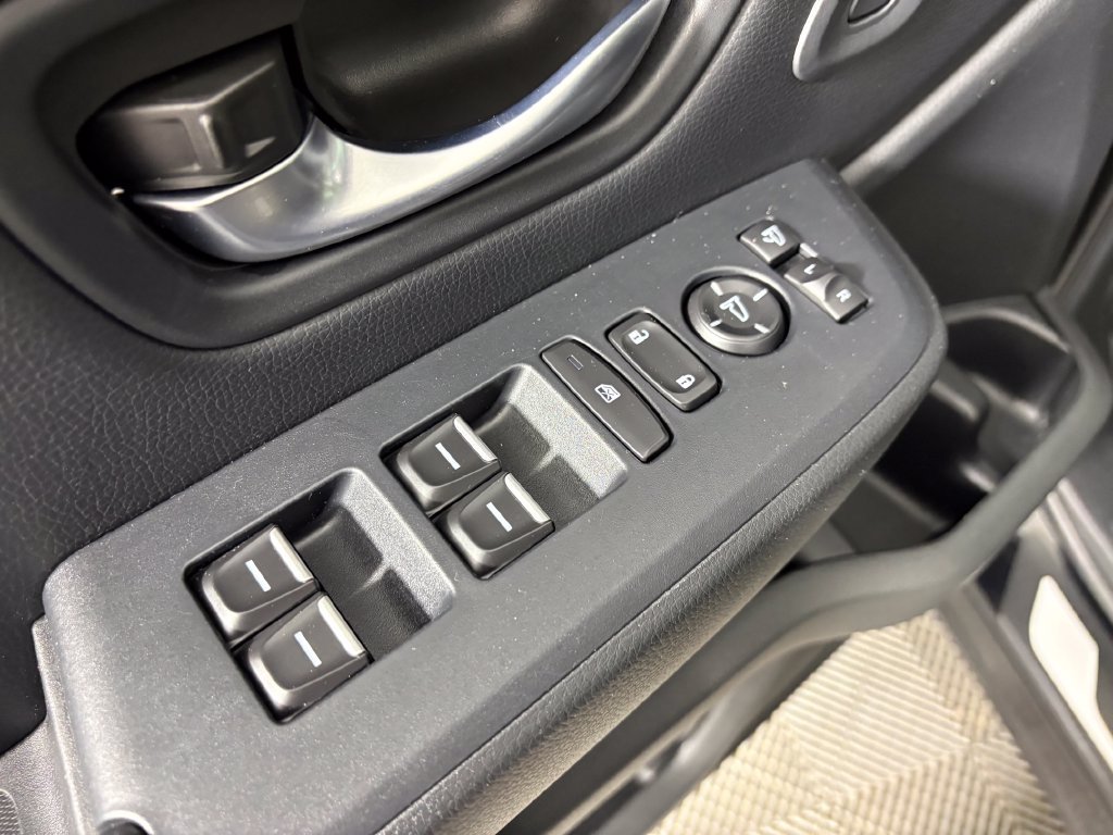Used 2025 Honda Pilot TrailSport image 12