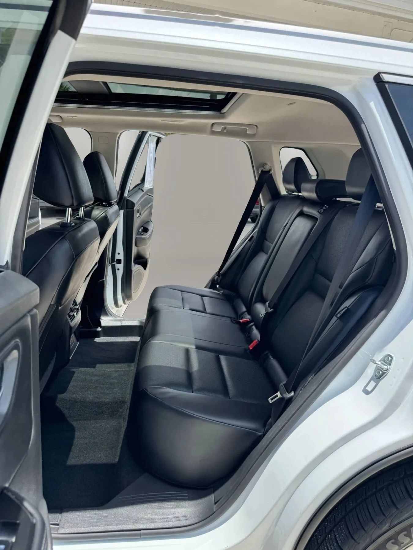 Used 2024 Nissan Rogue SV w/ SV Premium Package FWD image 16