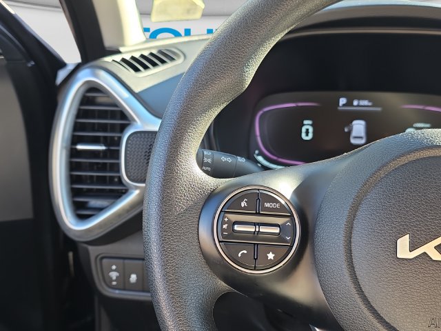 Used 2023 Kia Soul LX w/ LX Technology Package FWD image 20