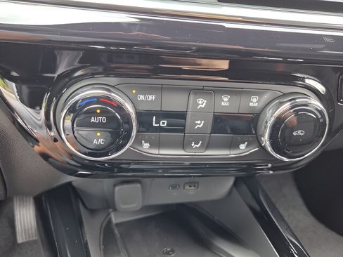 New 2026 Chevrolet Trax RS w/ Sunroof Package FWD image 21