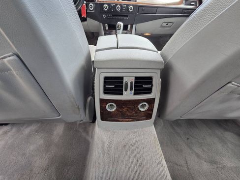 Used 2010 BMW 528i xDrive Sedan AWD/4WD image 18