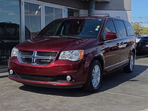 Used 2019 Dodge Grand Caravan SXT image 2