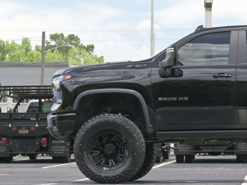 Used 2025 Chevrolet Silverado 2500 ZR2 w/ Technology Package AWD/4WD image 5