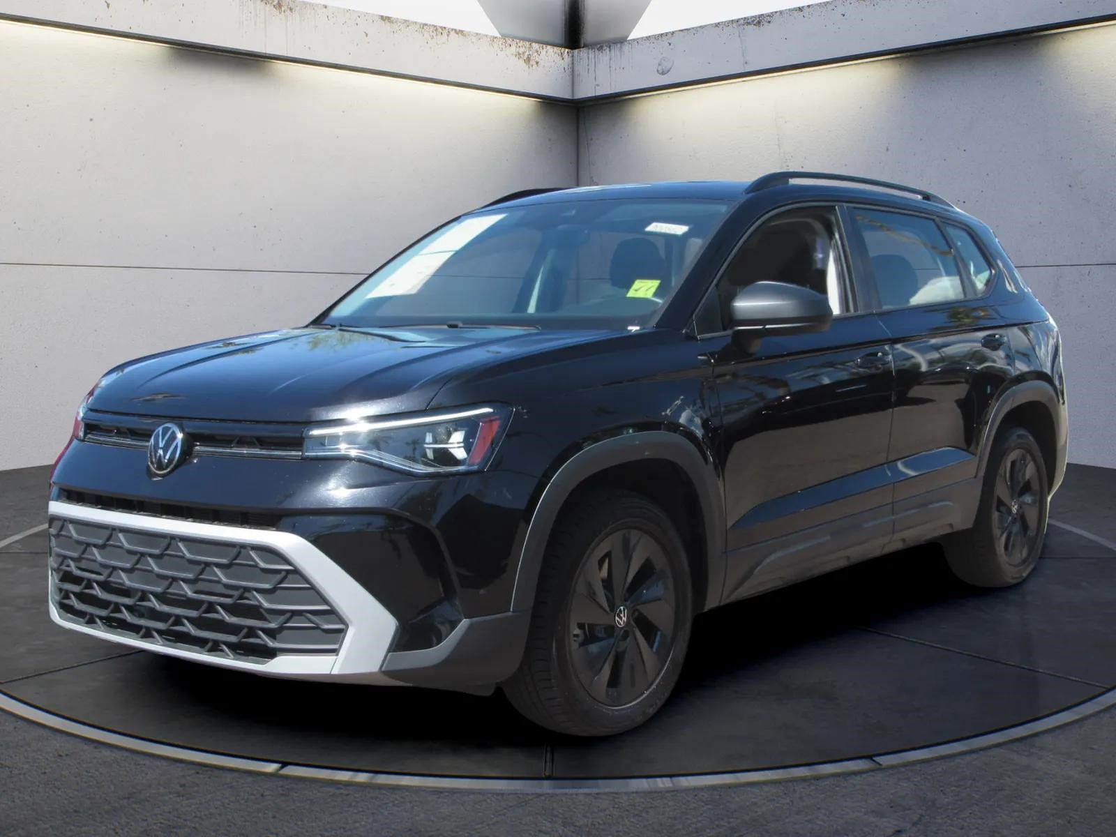 Used 2025 Volkswagen Taos S FWD image 1