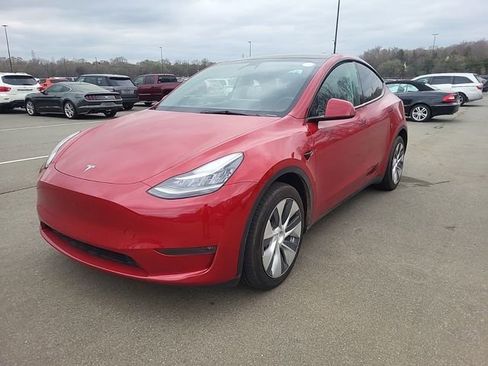 Used 2023 Tesla Model Y Long Range image 2
