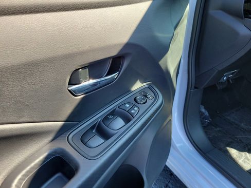 Used 2025 Nissan Versa SV w/ Trunk Package image 18