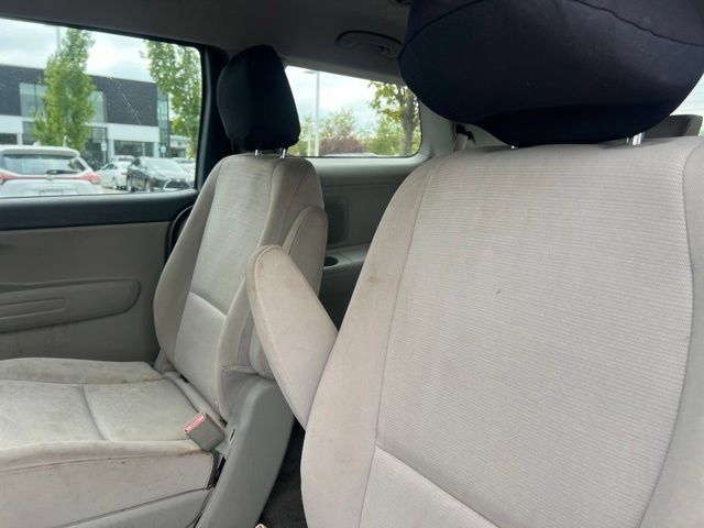 Used 2015 Kia Sedona LX FWD image 27
