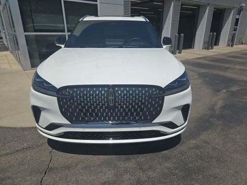 Used 2025 Lincoln Aviator Black Label AWD/4WD image 12