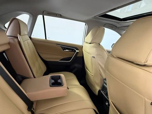Used 2019 Toyota RAV4 XLE w/ Convenience Package FWD image 30