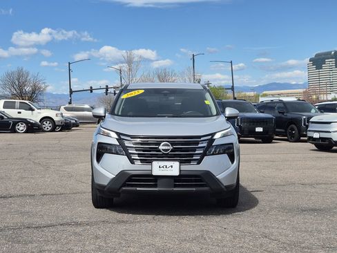 Used 2025 Nissan Rogue SV AWD/4WD image 3