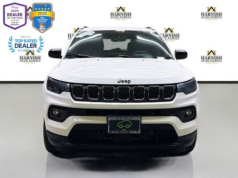 Used 2024 Jeep Compass Latitude AWD/4WD image 2