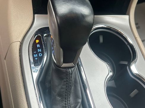 Used 2021 Jeep Grand Cherokee Laredo image 14