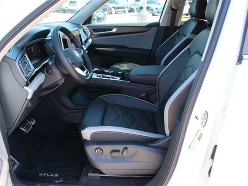 New 2026 Volkswagen Atlas Peak Edition image 13