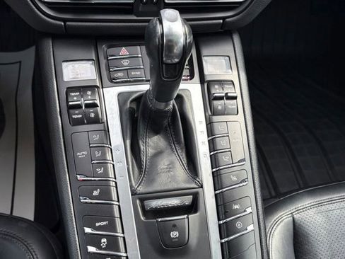 Used 2021 Porsche Macan w/ Premium Package AWD/4WD image 16