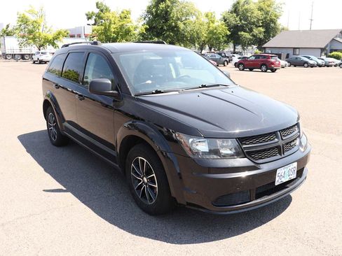 Used 2017 Dodge Journey SE w/ Flexible Seating Group FWD image 3
