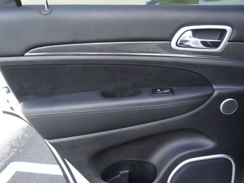 Used 2020 Jeep Grand Cherokee SRT image 37