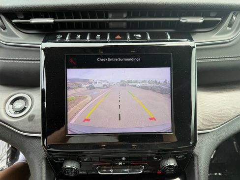 Used 2022 Jeep Grand Cherokee Limited AWD/4WD image 23