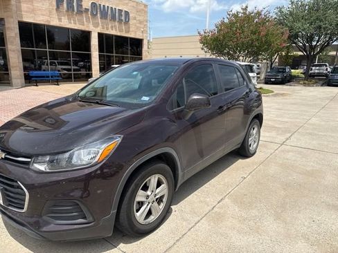Used 2021 Chevrolet Trax LS w/ Tint and Cruise Package FWD image 2
