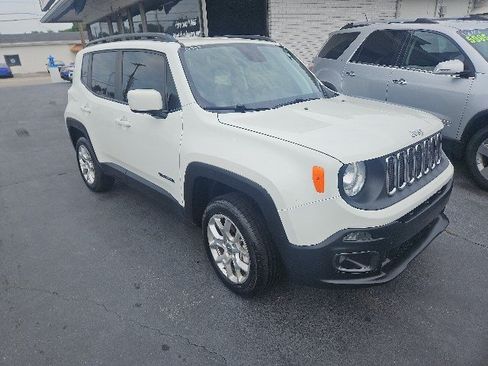 Used 2018 Jeep Renegade Latitude w/ Cold Weather Group AWD/4WD image 1