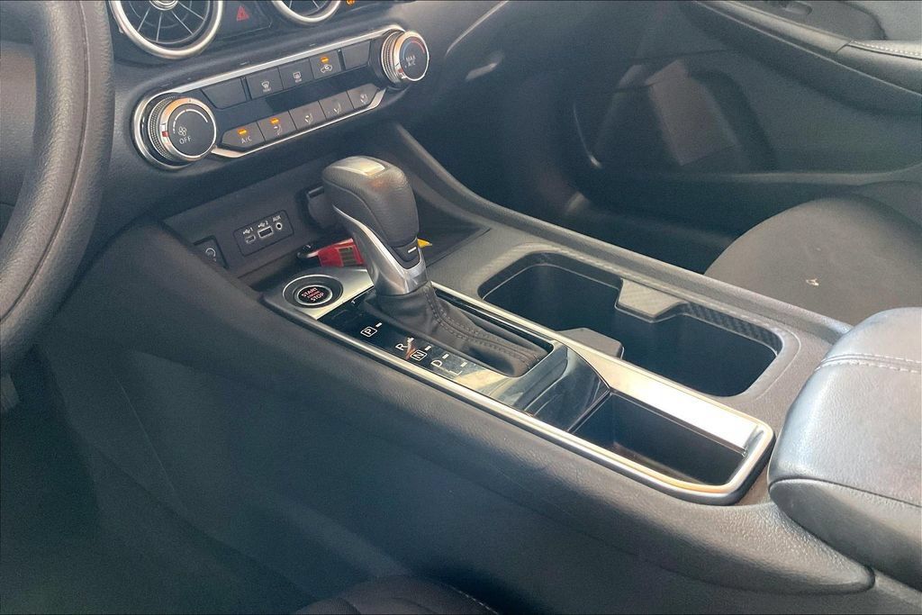 Used 2025 Nissan Sentra SV FWD image 11