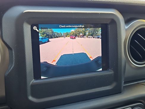 Used 2022 Jeep Gladiator Willys image 15