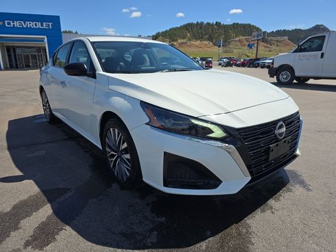 Used 2025 Nissan Altima 2.5 SV FWD image 4