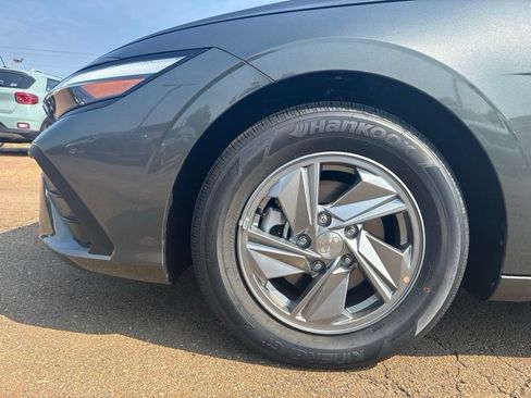New 2026 Hyundai Elantra SE FWD image 10