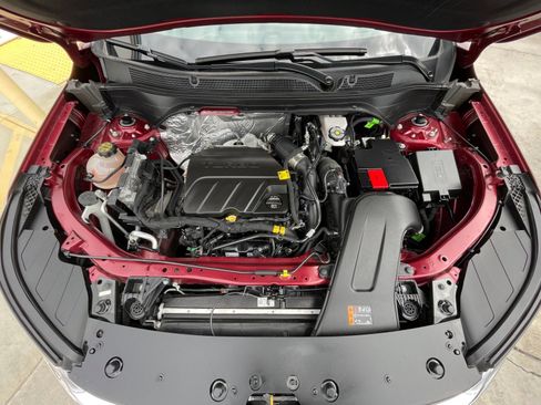 Used 2025 Chevrolet Trax LT image 32