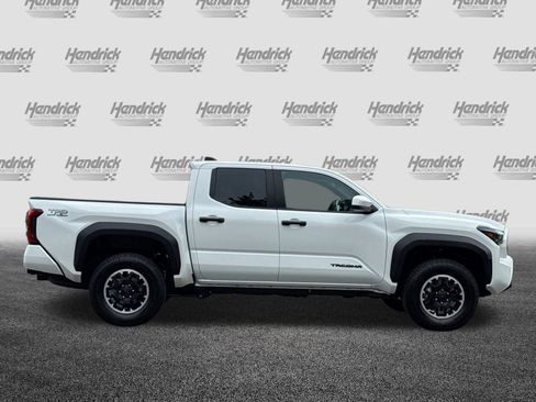 Used 2025 Toyota Tacoma TRD Off-Road image 3