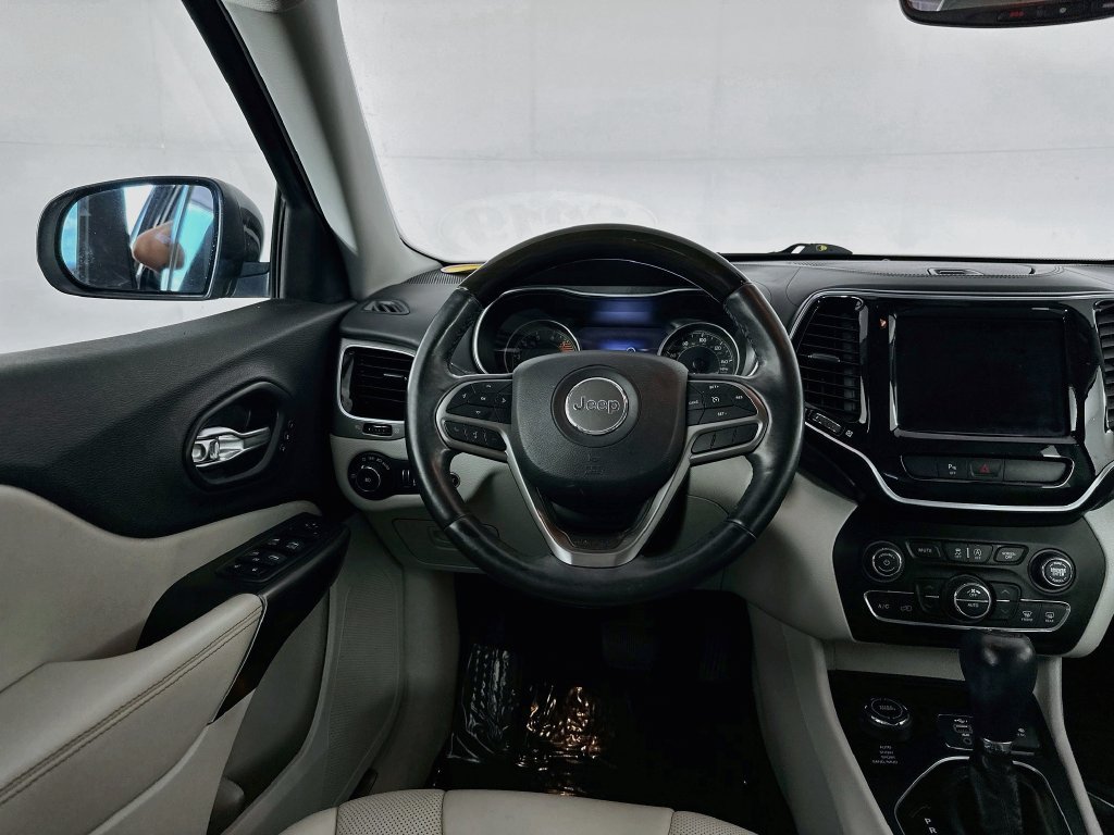 Used 2019 Jeep Cherokee Overland AWD/4WD image 31