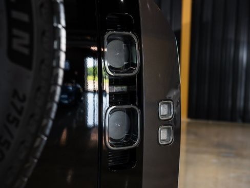 Used 2025 Land Rover Defender 110 AWD/4WD image 7