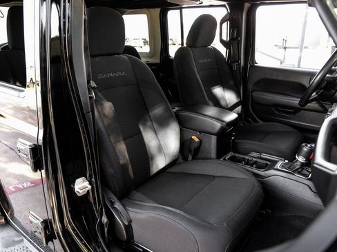 Used 2020 Jeep Wrangler Unlimited Sahara image 43