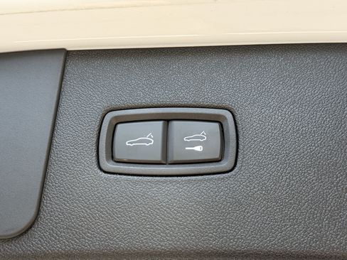 Certified 2022 Porsche Cayenne Platinum Edition AWD/4WD image 16
