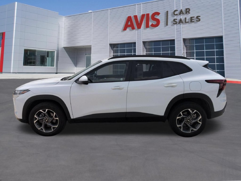 Used 2025 Chevrolet Trax LT w/ LT Convenience Package FWD image 10