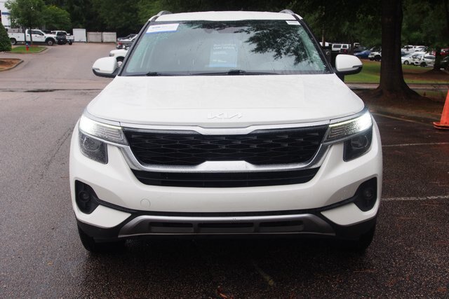 Used 2023 Kia Seltos S w/ Navigation Package FWD image 2