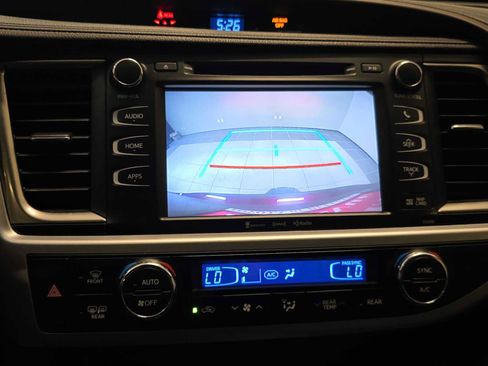 Used 2019 Toyota Highlander XLE AWD/4WD image 13
