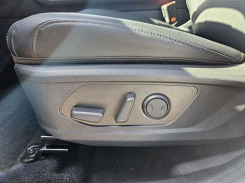 New 2025 Mitsubishi Outlander SE image 9