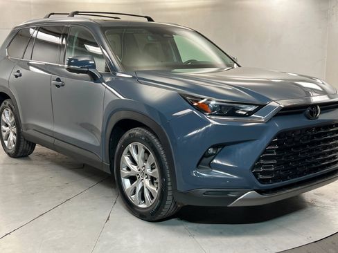 Used 2024 Toyota Grand Highlander Limited AWD/4WD image 8